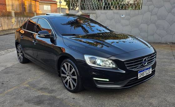 VOLVO S60 2.0 T5 MOMENTUM 16V TURBO GASOLINA 4P AUTOMÁTICO